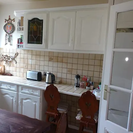 Spacious 1 Bedroom Flat In *