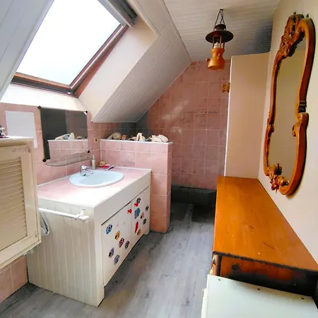 Spacious 1 Bedroom Flat In Le Pecq