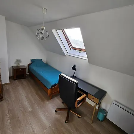 Spacious 1 Bedroom Flat In Le Pecq