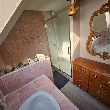 Spacious 1 Bedroom Flat In בית אירוח Le Pecq