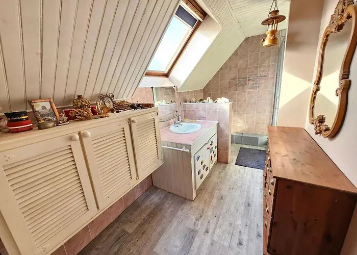 홈스테이 Spacious For Rent In *